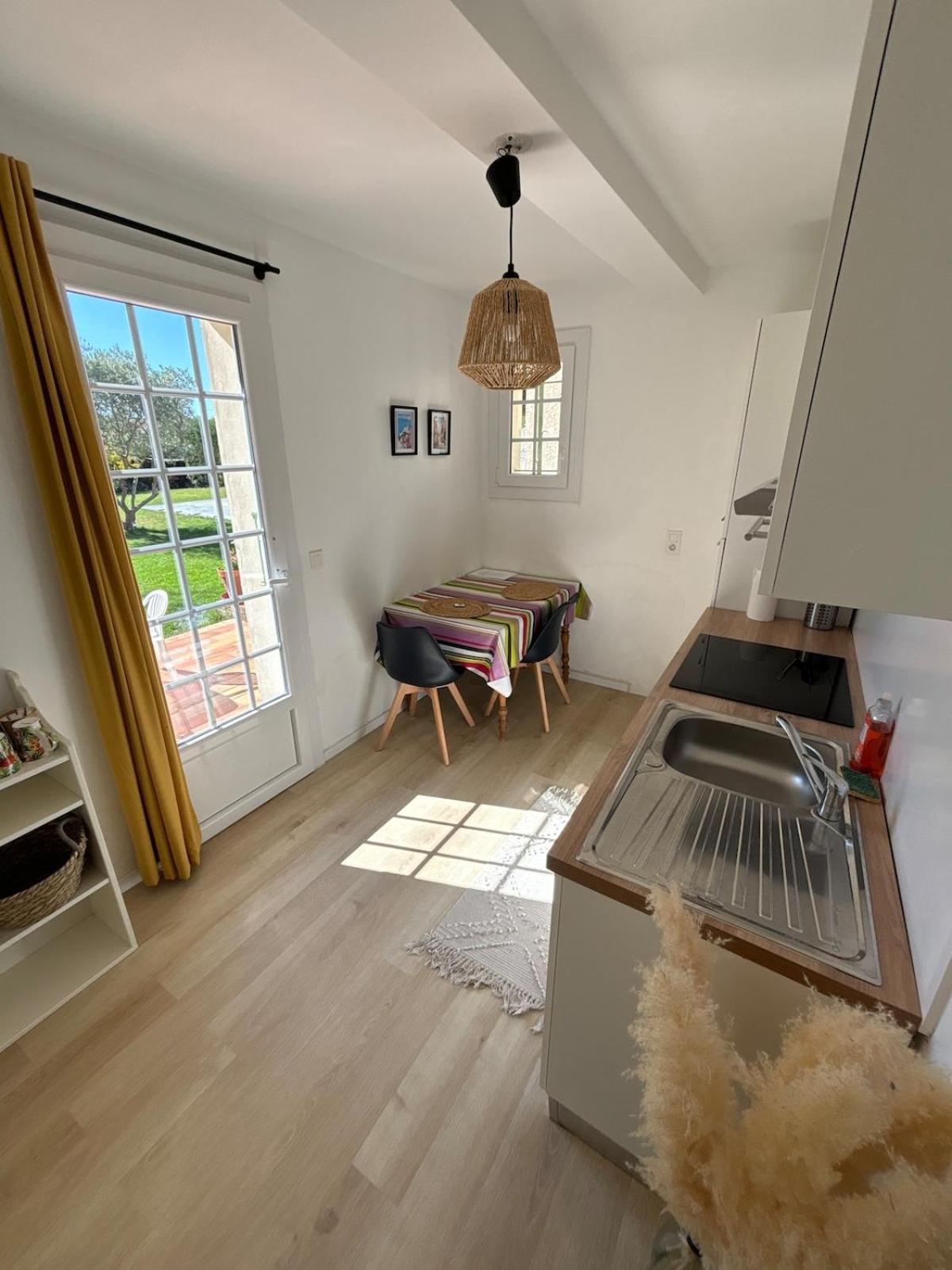 Studio En Provence Avec Piscine La Barben Dış mekan fotoğraf