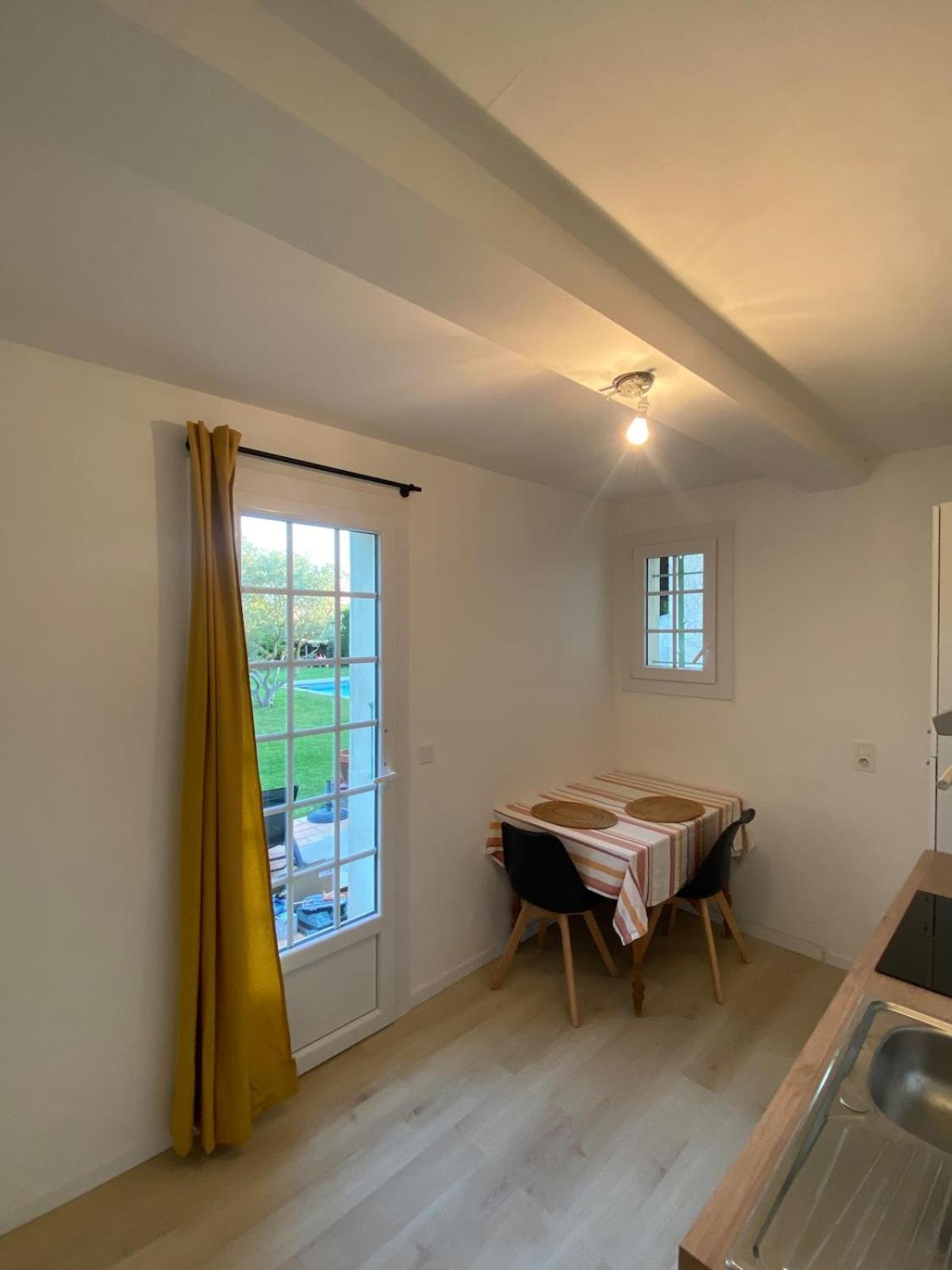 Studio En Provence Avec Piscine La Barben Dış mekan fotoğraf