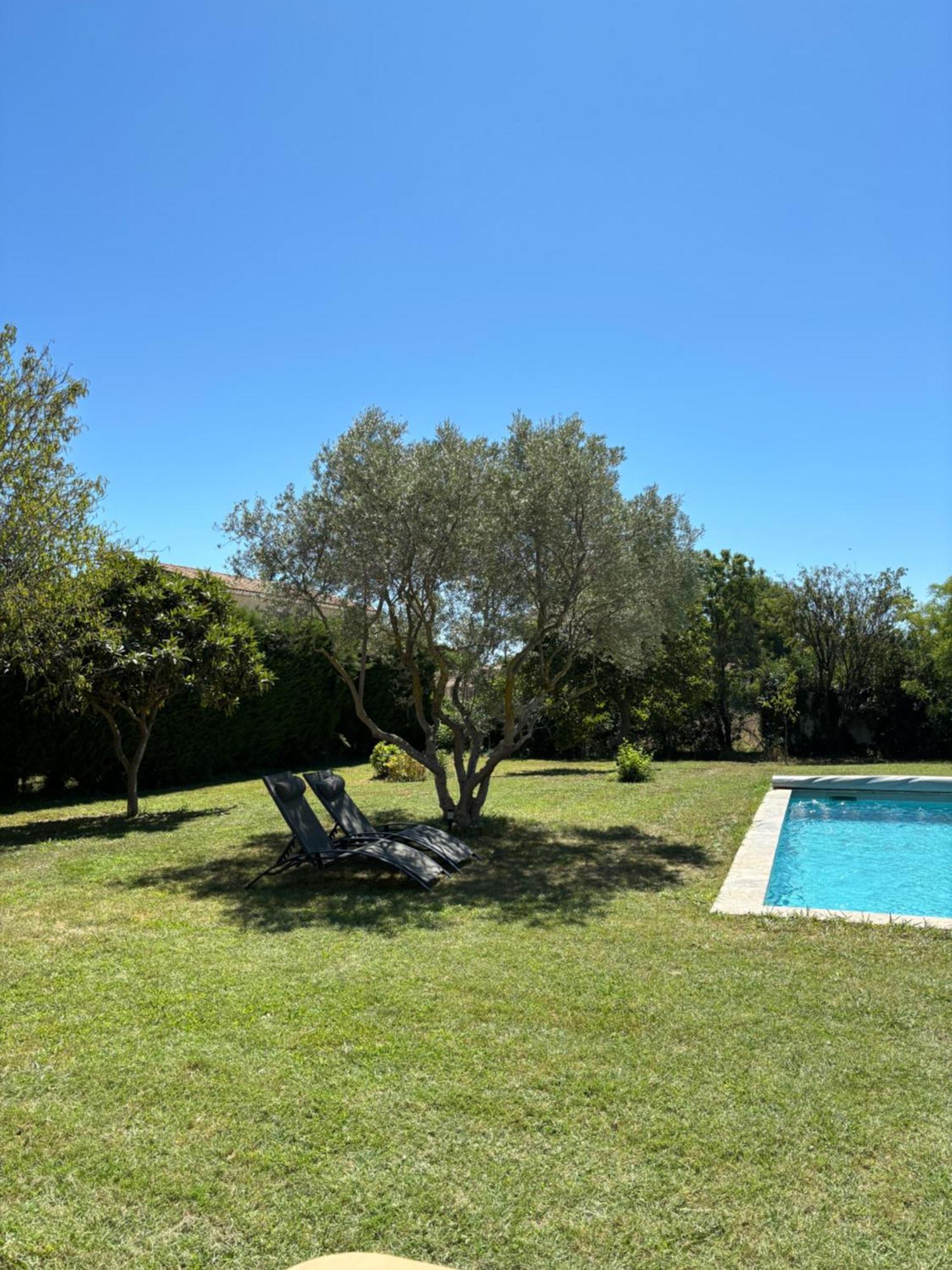 Studio En Provence Avec Piscine La Barben Dış mekan fotoğraf